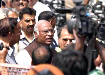 Congress president Mallikarjun Kharge I কৰ্ণাটকত খৰ্গেক হত্যাৰ ষড়যন্ত্ৰ! বিজেপি প্ৰাৰ্থীৰ অডিঅ’ প্ৰকাশ কৰি অভিযোগ কংগ্ৰেছৰ