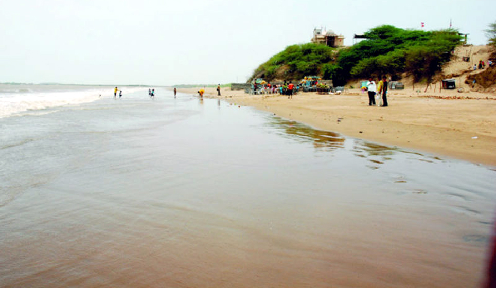 ফুৰিবলৈ গৈ সাগৰত ডুবিল 