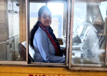 ত্ৰিপুৰাৰ প্ৰথমগৰাকী মহিলা ৰে’ল চালক দেৱলীনা