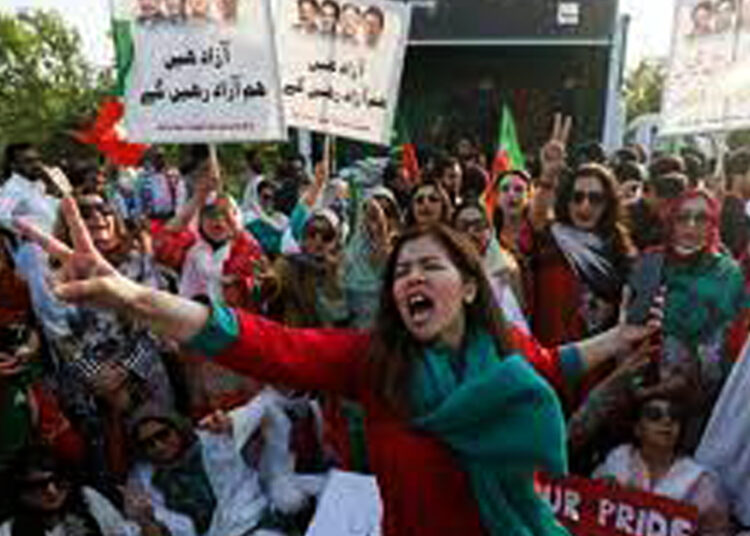 Pakistan is trouble I ইমৰাণ খানক মুক্তিৰ দাবীত পাকিস্তানত ব্যাপক প্ৰতিবাদ, হিংসাত্মক ঘটনাত জ্বলিছে পাকিস্তান
