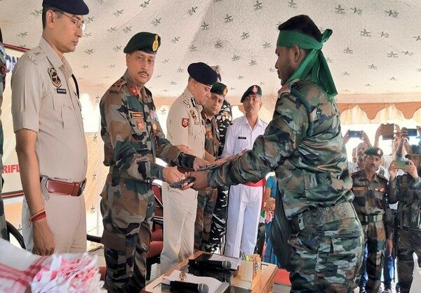 39 cadres of Adivasi People's Liberation Army lay down arms : 1 39 cadres of Adivasi People’s Liberation Army lay down arms :