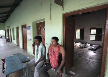 Odisha school was turned into makeshift morgue |  ৰেল দুৰ্ঘটনাৰ পিছত অস্থায়ী মৰ্গ হিচাপে ব্যৱহাৰ, ভাঙি পেলাব ওড়িশাৰ বাহানগা বজাৰ বিদ্যালয়