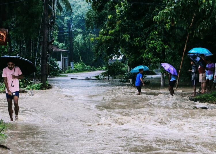 Assam Flood | ৰাজ্যৰ প্ৰথমটো বানত ক্ষতিগ্ৰস্ত ১১ জিলা, ৩৪ হাজাৰৰো অধিক লোক 1 Assam Flood | ৰাজ্যৰ প্ৰথমটো বানত ক্ষতিগ্ৰস্ত ১১ জিলা, ৩৪ হাজাৰৰো অধিক লোক