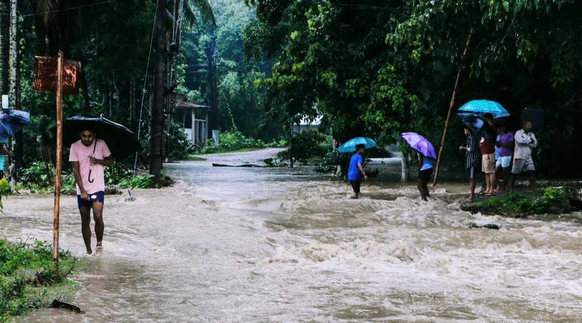 Assam Flood | ৰাজ্যৰ প্ৰথমটো বানত ক্ষতিগ্ৰস্ত ১১ জিলা, ৩৪ হাজাৰৰো অধিক লোক 3 Assam Flood