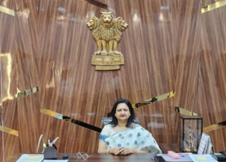 Karbi Anglong I কাৰবি আংলঙত পথৰ বৃহৎ গাঁত আৰু পানী জমা হোৱা প্ৰত্যক্ষ কৰিলে DDMA ক অৱগত কৰাৰ আহ্বান জিলা উপায়ুক্তৰ