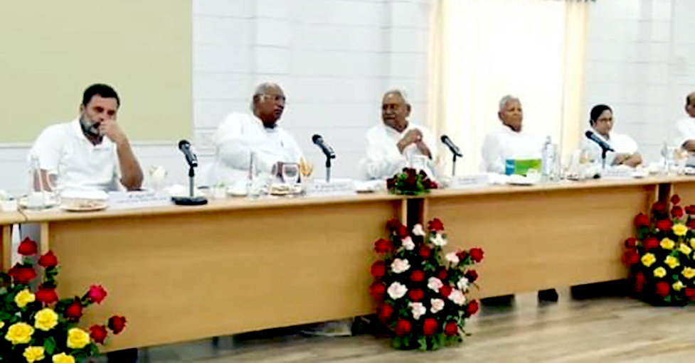 বিৰোধীৰ বৈঠক