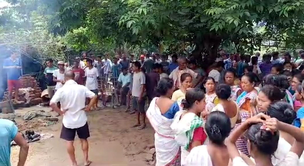 Farmer killed in lightning strike I সোণগুটি চপাবলৈ যোৱাই হ'ল কাল! শিৱসাগৰত বজ্ৰপাতত নিহত ২ কৃষক 3 বজ্ৰপাতত নিহত ২ কৃষক
