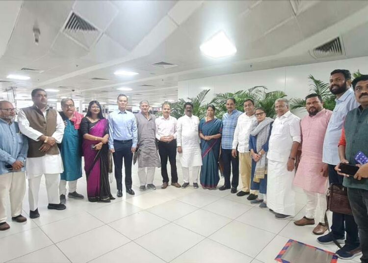 Delegation of I.N.D.I.A MPs leaves for Manipur I মণিপুৰত উপস্থিত 'ইণ্ডিয়া'ৰ প্ৰতিনিধি দল 1 Delegation of I.N.D.I.A MPs leaves for Manipur I মণিপুৰত উপস্থিত ‘ইণ্ডিয়া’ৰ প্ৰতিনিধি দল