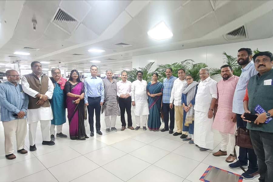Delegation of I.N.D.I.A MPs leaves for Manipur I মণিপুৰত উপস্থিত 'ইণ্ডিয়া'ৰ প্ৰতিনিধি দল 3 'ইণ্ডিয়া' ৰ প্ৰতিনিধি দল