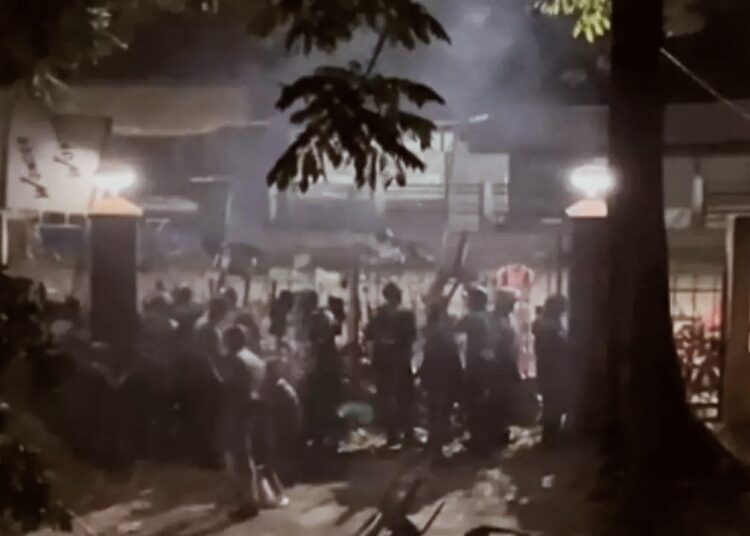 Mob Attack I মেঘালয়ত মুখ্যমন্ত্ৰীৰ কাৰ্যালয়ত আক্ৰমণ 1 Mob Attack I মেঘালয়ত মুখ্যমন্ত্ৰীৰ কাৰ্যালয়ত আক্ৰমণ