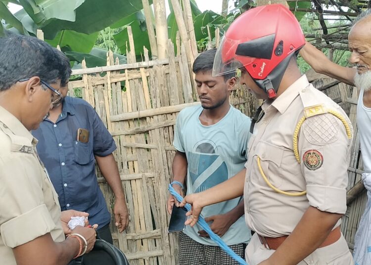 Drugs Seized in Diphu I ডিফু ৰংনিহান পথাৰত নিচাযুক্ত হেৰইন সহ এজন যুৱক আটক: 1 Drugs Seized in Diphu I ডিফু ৰংনিহান পথাৰত নিচাযুক্ত হেৰইন সহ এজন যুৱক আটক: