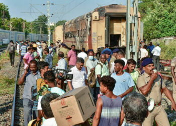 President Murmu Conveys Heartfelt Condolences and Prayers for Victims of Tragic Train Fire in Tamil Nadu
