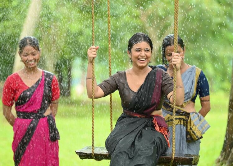 Deeplina Deka I দীপলিনা ডেকাৰ নতুন গীত "ধিমিক-ধামাক"… 1 Deeplina Deka I দীপলিনা ডেকাৰ নতুন গীত “ধিমিক-ধামাক”…