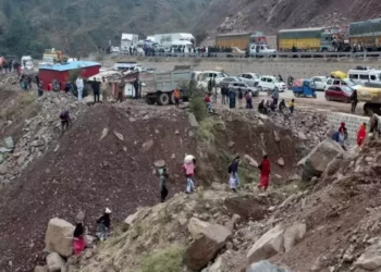 “Chamba Landslide Claims Fifth Life: Efforts Underway for Safety Measures and Highway Closure”