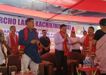 কাৰ্বি সাংস্কৃতিক সমাজৰ উদ্যোগত ডিফুত অনুষ্ঠিত হোৱাৰ কাৰ্বি যুৱমহোৎসৱৰ আদৰণি সমিতিৰ প্ৰাক্তন কৰ্ম কৰ্তা সকলক সম্বৰ্দ্ধনা