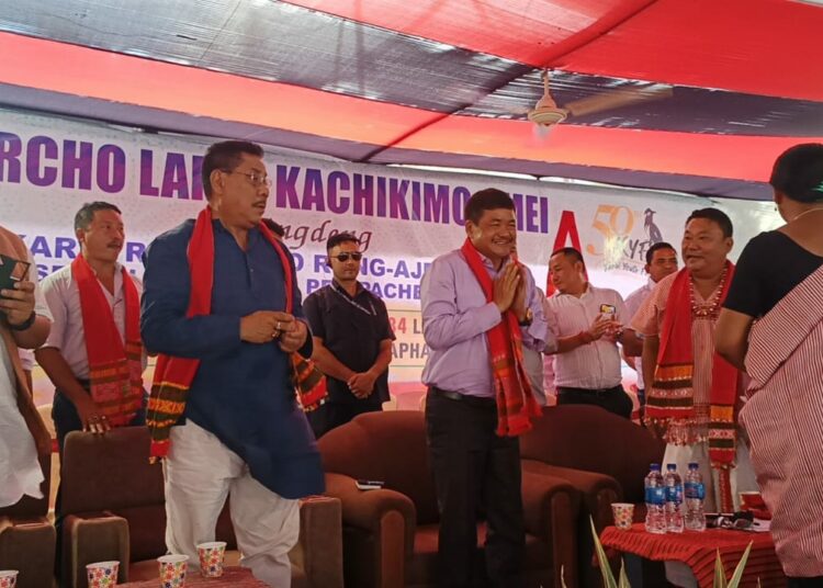 কাৰ্বি সাংস্কৃতিক সমাজৰ উদ্যোগত ডিফুত অনুষ্ঠিত হোৱাৰ কাৰ্বি যুৱমহোৎসৱৰ আদৰণি সমিতিৰ প্ৰাক্তন কৰ্ম কৰ্তা সকলক সম্বৰ্দ্ধনা