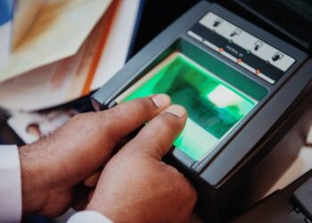 Aadhar based payments I আঙুলিৰ চাপ চুৰি কৰি একাউণ্টৰ পৰা ধন লুট, আধাৰ তথ্য বন্ধ কৰাৰ পৰামৰ্শ