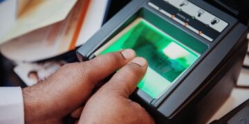Aadhar based payments I আঙুলিৰ চাপ চুৰি কৰি একাউণ্টৰ পৰা ধন লুট, আধাৰ তথ্য বন্ধ কৰাৰ পৰামৰ্শ