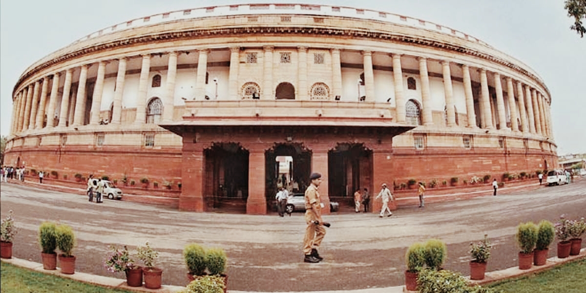 New parliament house I বিজেপিয়ে 'মোডী' ধ্বনিৰে, কংগ্ৰেছে মূৰত সংবিধানলৈ নতুন সংসদলৈ যাত্ৰা 3 নতুন সংসদলৈ যাত্ৰা