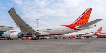 Flight problem in Mumbai airport I বৰষুণত চকা পিচলিল বিমানৰ, মুম্বাই বিমানবন্দৰত আহত কেইবাজনো যাত্ৰী