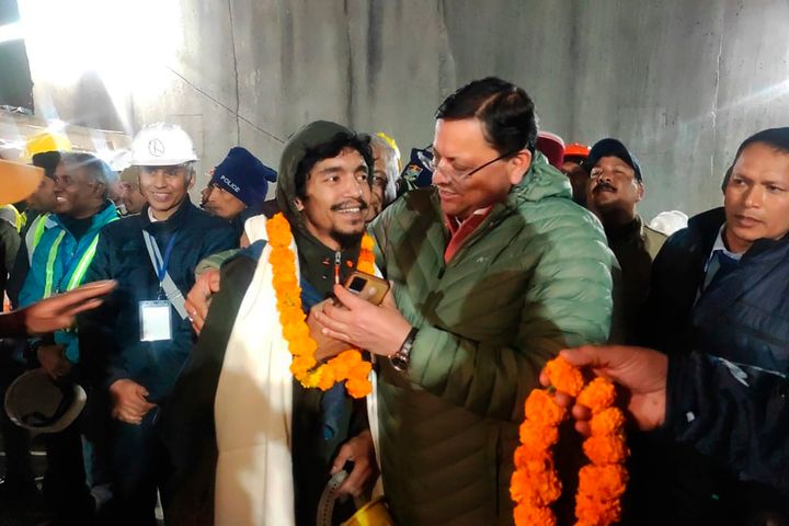 "Miracle of Rescue: The 17-Day Struggle to Free the Trapped Labourers in the Silkyara Tunnel" 1 “Miracle of Rescue: The 17-Day Struggle to Free the Trapped Labourers in the Silkyara Tunnel”