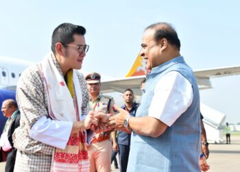 Bhutan king Assam visit I গুৱাহাটী বিমানবন্দৰত ভূটানৰ ৰজাক আদৰণি মুখ্যমন্ত্ৰীৰ, কামাখ্যা দৰ্শন