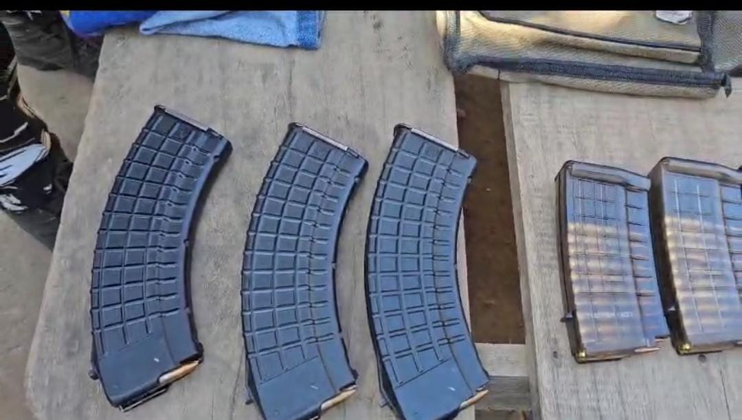 Security forces seize huge cache of arms, ammunition I খটখটিৰ আৰক্ষীৰ নাকা তালাচীত বৃহৎ পৰিমাণৰ মাৰণাস্ত্ৰৰ সক্ৰিয় গুলী উদ্ধাৰ : আটক দুজন 3 খটখটি