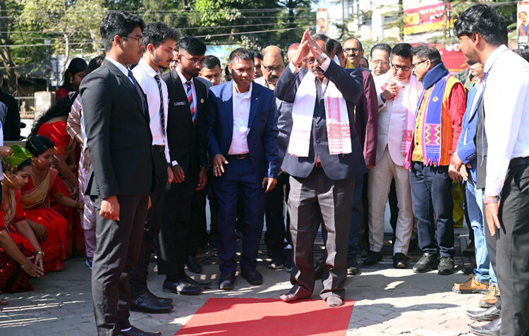 Nagaon College I অৱসৰৰ দিনটোত গুণমুগ্ধই শ্ৰদ্ধা আৰু স্নেহেৰে উপচাই পেলালে নগাঁও মহাবিদ্যালয়ৰ অধ্যক্ষ ড: শৰৎ বৰকটকীক