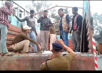 “Contraband Cigarette Bust on National Highway 39: Authorities Seize Illicit Haul and Detain Three Suspects”