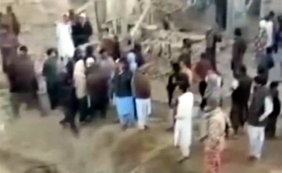 Pakistan attack on Iran I ইৰাণক প্ৰত্যুত্তৰ পাকিস্তানৰ, পাক ক্ষেপণাস্ত্ৰ আক্ৰমণত ৪ শিশুসহ মৃত্যু ৭ 3 ইৰাণক প্ৰত্যুত্তৰ পাকিস্তানৰ, পাক ক্ষেপণাস্ত্ৰ আক্ৰমণত ৪ শিশুসহ মৃত্যু ৭