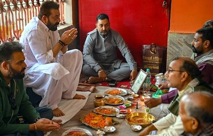 Sanjay Dutt I পিতৃ-মাতৃৰ পিণ্ডদান কৰিবলৈ গয়াত সঞ্জয় দত্ত