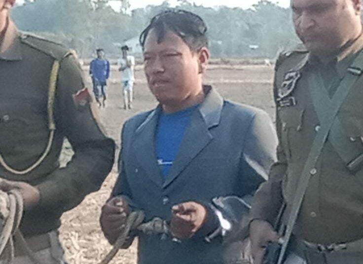 যোৱা পাঁচ দিনে সন্ধানহীন নাঁৱৰ পৰা ব্ৰহ্মপুত্ৰত জপিয়াই পলায়ন কৰা কাজিৰঙাৰ গঁড় হত্যাকাৰী চোৰাং চিকাৰীঃ 1 যোৱা পাঁচ দিনে সন্ধানহীন নাঁৱৰ পৰা ব্ৰহ্মপুত্ৰত জপিয়াই পলায়ন কৰা কাজিৰঙাৰ গঁড় হত্যাকাৰী চোৰাং চিকাৰীঃ