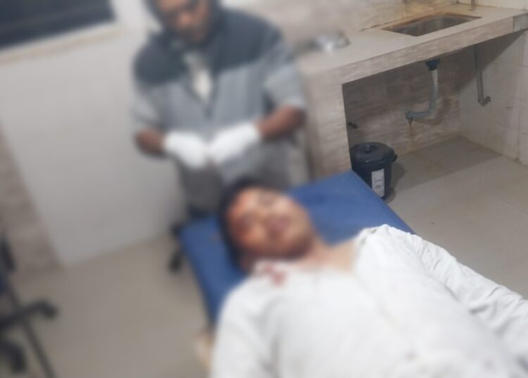 BreakingI পশ্চিম কাৰ্বি আংলংঙৰ খেৰণীত চাৰিআলিত কেএছএ (ছেমছন) গোটৰ সাত জনকৈ সদস্যক আক্ৰমণ দুৰ্বৃত্তৰ