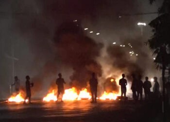 Manipur violence I পুনৰ উত্তপ্ত মণিপুৰ, ইম্ফলৰ অৰ্ধসামৰিক চকীত উন্মত্ত জনতাৰ আক্ৰমণত হতাহত ৩