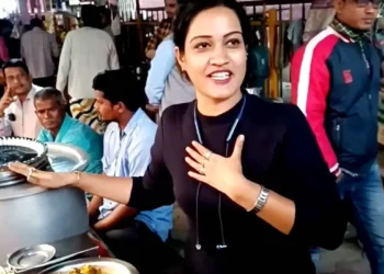 “কলকাতাৰ হৃদয়ত নন্দিনী দিদিৰ সাম্ৰাজ্য: বিতৰ্ক আৰু ব্যৱসায়িক বিজয়ৰ কাহিনী”