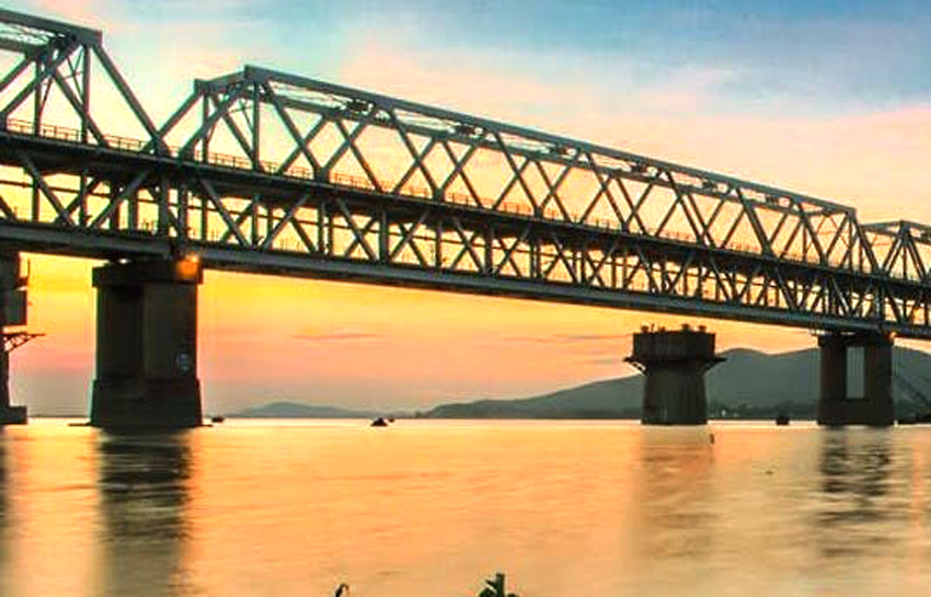 গুৱাহাটীত ব্ৰহ্মপুত্ৰৰ ওপৰত দ্বিতীয় ৰে'ল তথা পথ দলঙত সেউজ সংকেত ৰে'ল বিভাগৰ