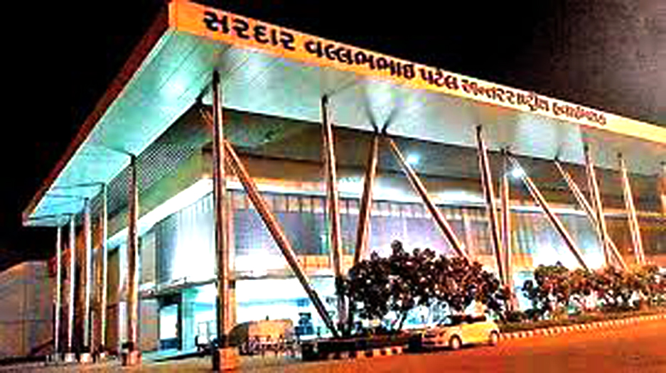 মলদ্বাৰত সোণ ভৰাই সৰবৰাহৰ চেষ্টা, আহমেদাবাদ বিমানবন্দৰত আটক যাত্ৰী