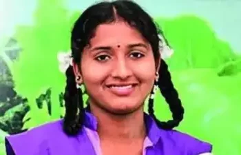 “সাহস আৰু অধ্যবসায়ৰ এক প্রেৰণামূলক কাহিনী: বাল্য বিবাহৰ জাল পাৰ হৈ উঠি, শিক্ষার্থী গৰাকীয়ে SSC পৰীক্ষাত শীর্ষ স্থান অর্জন কৰে।”