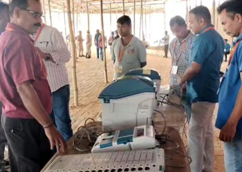 No. 6 Diphu Constituency : দ্বিতীয় পৰ্যায়ৰ ৬নং ডিফু জনজাতি লোকসভা সমষ্টিৰ বাবে ই ভি এম মেচিনলৈ বিষয়া-কৰ্মীসকলৰ ভোট কেন্দ্ৰলৈ ৰাওণা
