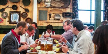 “ৰতন টাটা: জার্মান ৰেষ্টুৰেণ্টত খাদ্য অপচয় জৰিমনাৰ এক শিক্ষামূলক অভিজ্ঞতা”