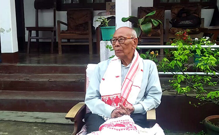 Rangbong Terang : বিশিষ্ট সাহিত্যিক ৰংবং তেৰাং ক্ৰমাৎ সুস্থ হৈ উঠিছে, আহাৰ গ্ৰহণ কৰিছে