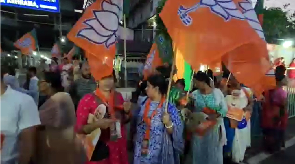 Amit Shah road show in Guwahati : বিশাল ৰোড শ্ব'ৰে গুৱাহাটীত নিৰ্বাচনী প্ৰচাৰ অমিত শ্বাহৰ 3 amitp1 | ASSAM TIMES POST