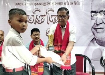 “কাৰ্বি আংলঙত দেশভক্তি দিৱস উদযাপন: তৰুণৰাম ফুকনৰ মৃত্যু বাৰ্ষিকীত গৌৰৱময় অনুষ্ঠান”
