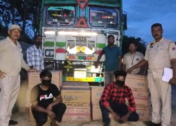 ডিলাই আৰক্ষীৰ নাকা তালাচিত জব্দ বৃহৎ পৰিমানৰ বিদেশী চিগাৰেট :