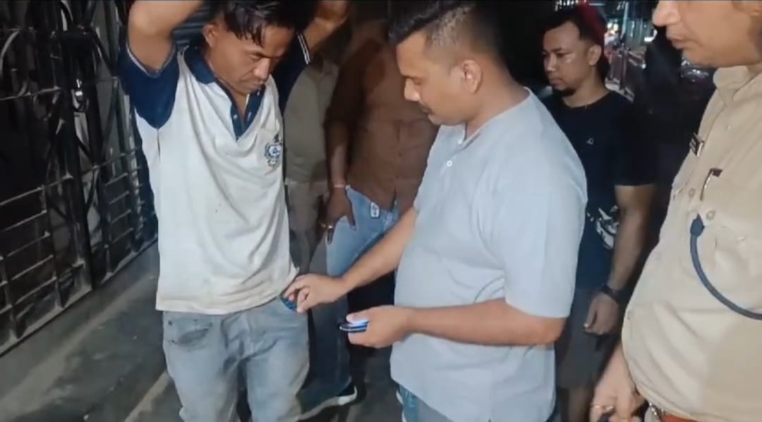 ডিফুত নিচাযুক্ত কেপচুল সহ এটা সৰবৰাহকাৰীক আটক আৰক্ষীৰ