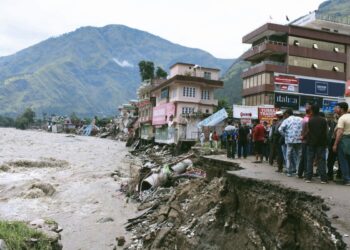 Himachal natural calamities I প্ৰচণ্ড বৰষুণ আৰু ভূমিস্খলনত বিপৰ্য্যস্ত হিমাচল, ৰাজ্যজুৰি ১৯৭ টা পথ বন্ধ