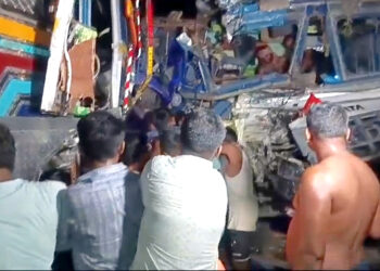 Road accidents : বোকাখাতৰ বিহৰাত টেংকাৰ-মালবাহী ট্ৰাকৰ মুখামুখি সংঘৰ্ষ