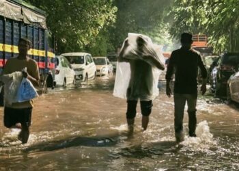 Rain Hits Mumbai I এদিনৰ বৰষুণতে মৃত্যু এজনৰ; মুম্বাইত বিপৰ্যস্ত জনজীৱন