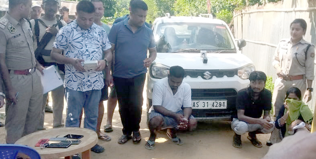 খটখটীত এগৰাকী মহিলাকে ধৰি তিনিটা সৰবৰাহকাৰীক গ্ৰেপ্তাৰ ক্ৰমে চাহিল মুণ্ডা, ৰোহিত ৰয় আৰু চামচুন নেহাৰ