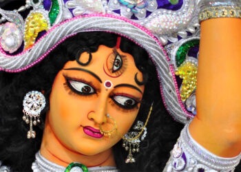 Durga Puja : মহালয়াৰ মহাধ্বনিৰে আজি ধৰালৈ আগমন দুৰ্গা দেৱীৰ, চৌদিশে দুৰ্গা পূজাৰ উখল-মাখল পৰিবেশ